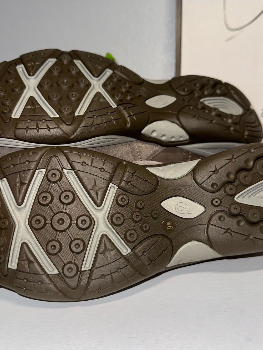 Easy Spirit Women’s Suede Slip-On Walking Shoes Taupe Size 9W New Without Tags - Picture 6 of 6
